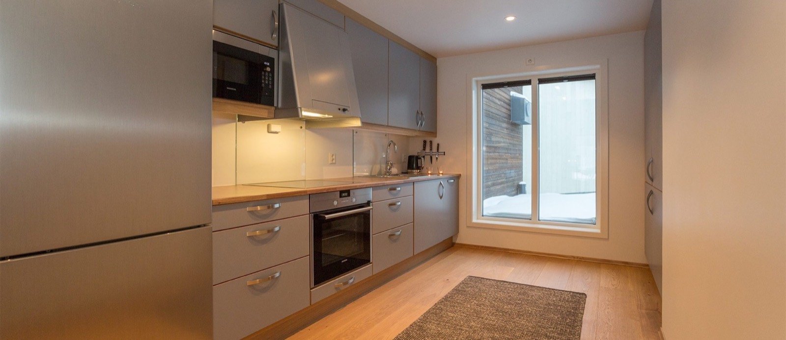 The fully equipped kitchen