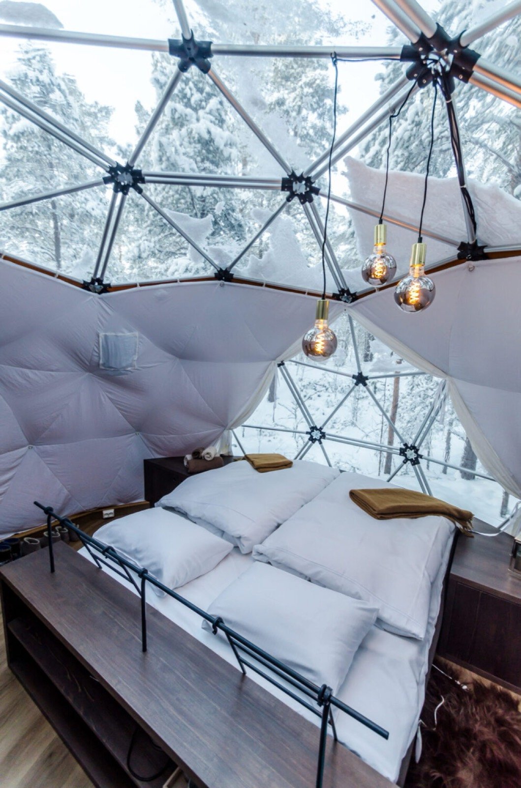 The bed inside the dome under the transparent roof