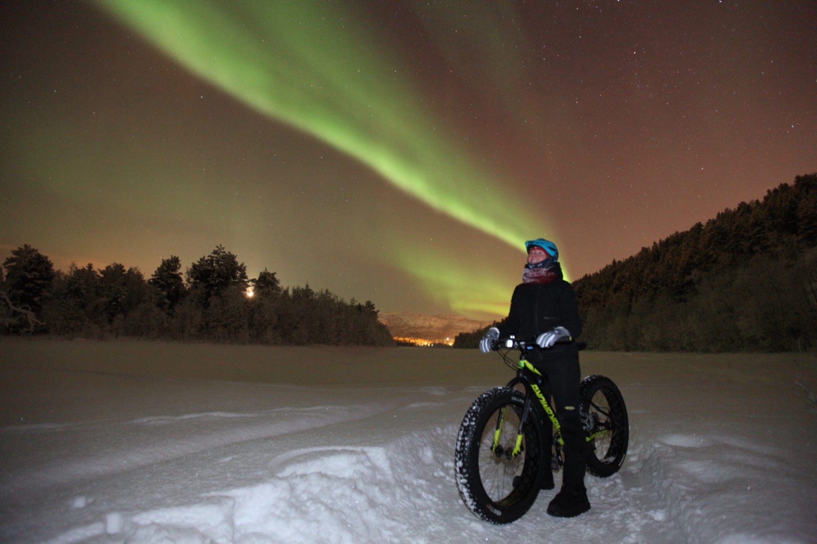 A fatbiker under the Northern Lights